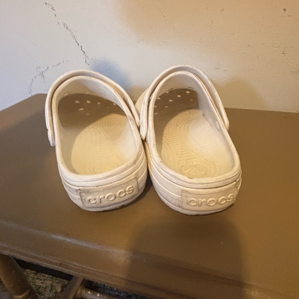 Classic White Slip-On CROCS 8/10 - Picture 3 of 6